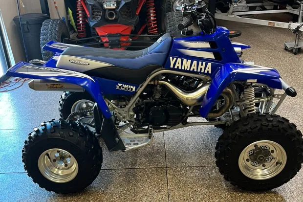 1999 Yamaha Banshee 350 – Racing Blue & Black Edition - Image 3
